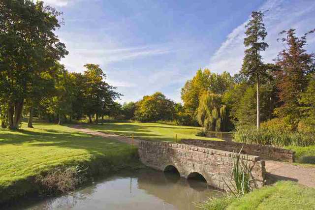 The 8th hole at Hever Castle