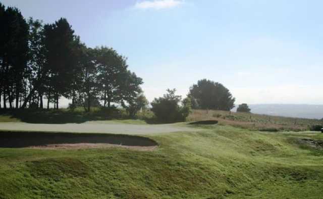 Challanging bunkers surrounding the greens