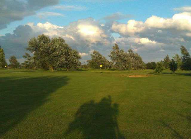 View of the green from the fairway at Stonham Barns Golf Centre
