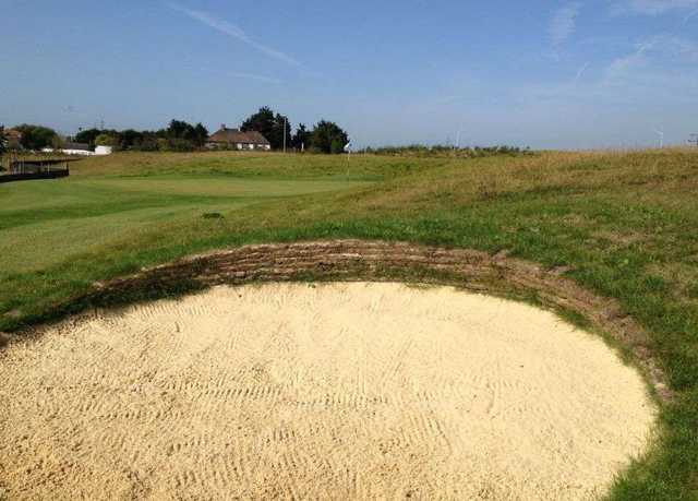 Bunker and green appraoch image Ingrebourne Links 9 Hole Course