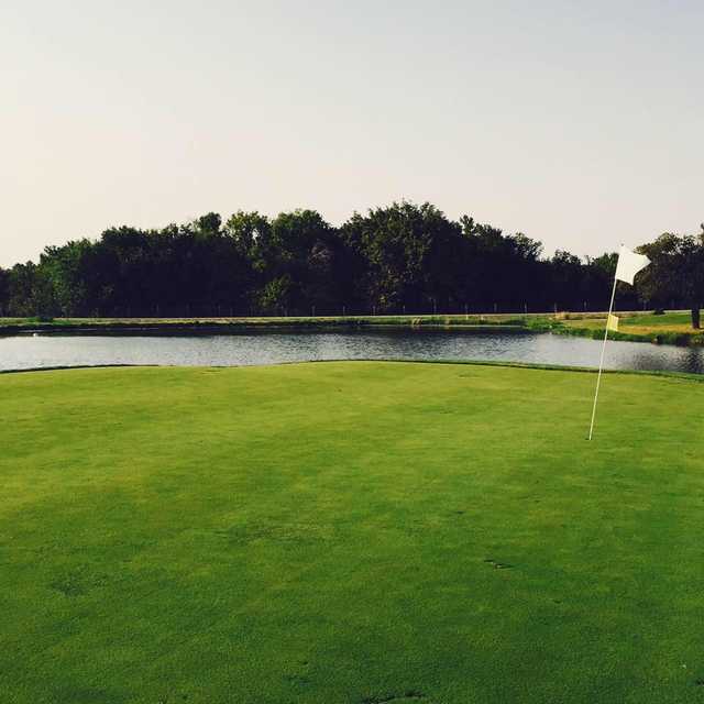A view of a green with water coming into play at Benbrook 3 Par.