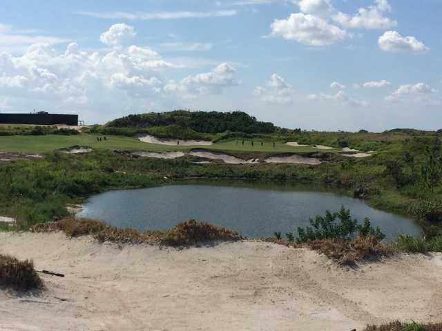 The par 5s on Streamsong Black are dramatic, most notably the 18th hole with a great risk-reward option off a good tee shot.