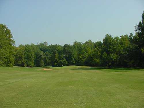 A view of the 18th green at King's Mountain Country Club