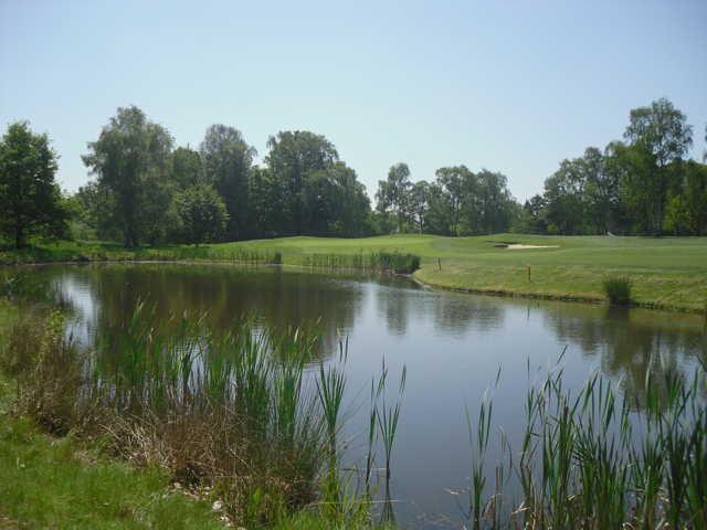 View of the 1st green at Drayton Park Golf Club