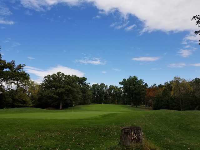 A fall day view of a hole at Heritage Oaks Golf Course.