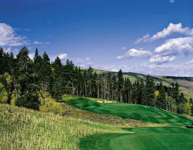 A view from a tee at The Raven Golf Club from Three Peaks.