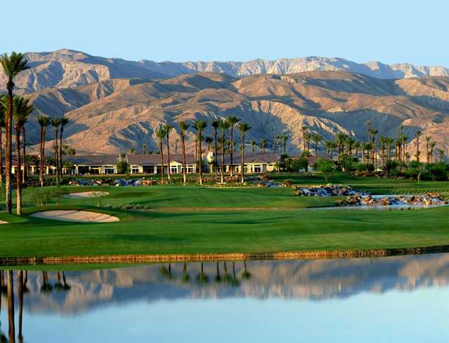 A view of a green and the clubhouse at Mountain Vista Golf Club