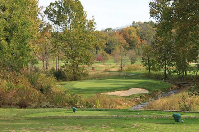 A fall day view of a tee at Elks Run Golf Club.