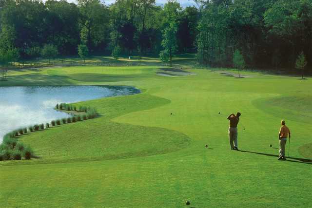 A view of a tee at Contraband Bayou Golf Club At L'Auberge Du Lac.