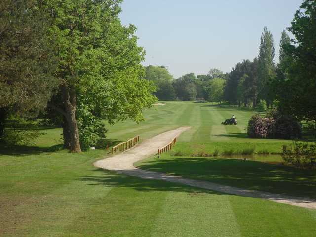 A view of a tee at Drayton Park Golf Club.