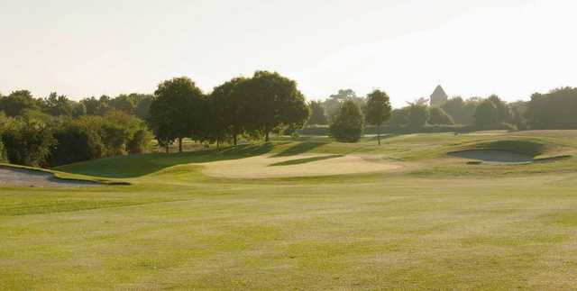 A sunny day view of a hole at Stockley Park Golf.
